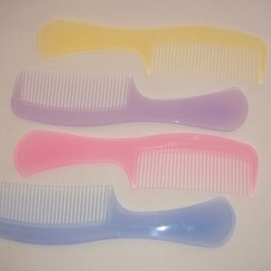 расческа цветная пластик,с ручкой  16 см 1 шт.